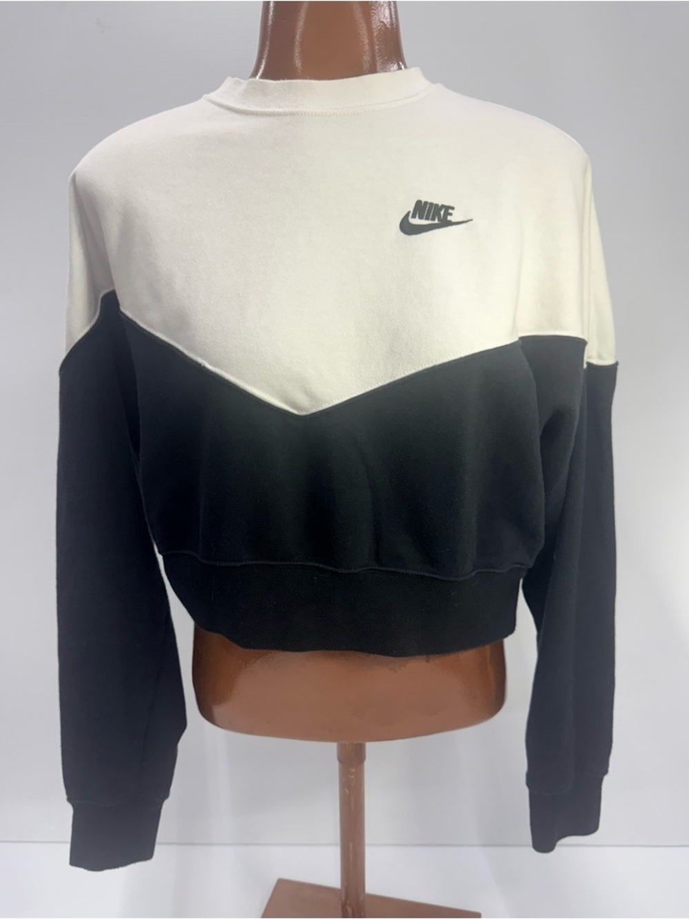 Nike Cropped Sweatshirt Black White Colorblock Logo Crewneck